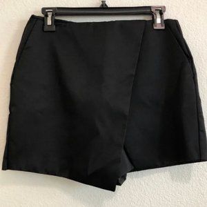 TOPSHOP Asymmetrical Black Skort with Pockets